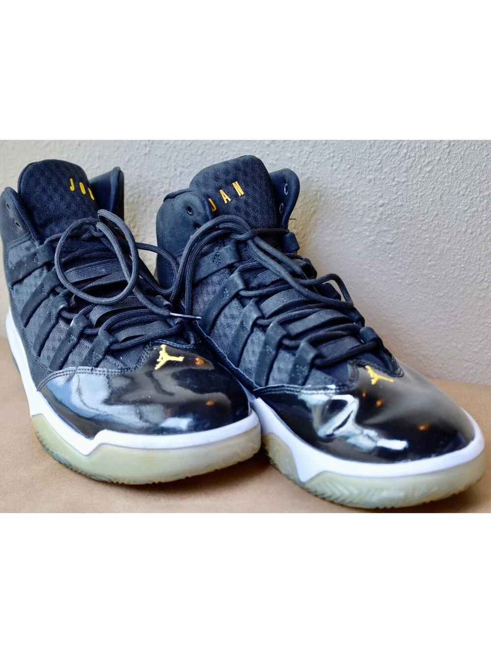 Size 11.5 - Air Jordan Max Aura Black Gold Mens Authenticated